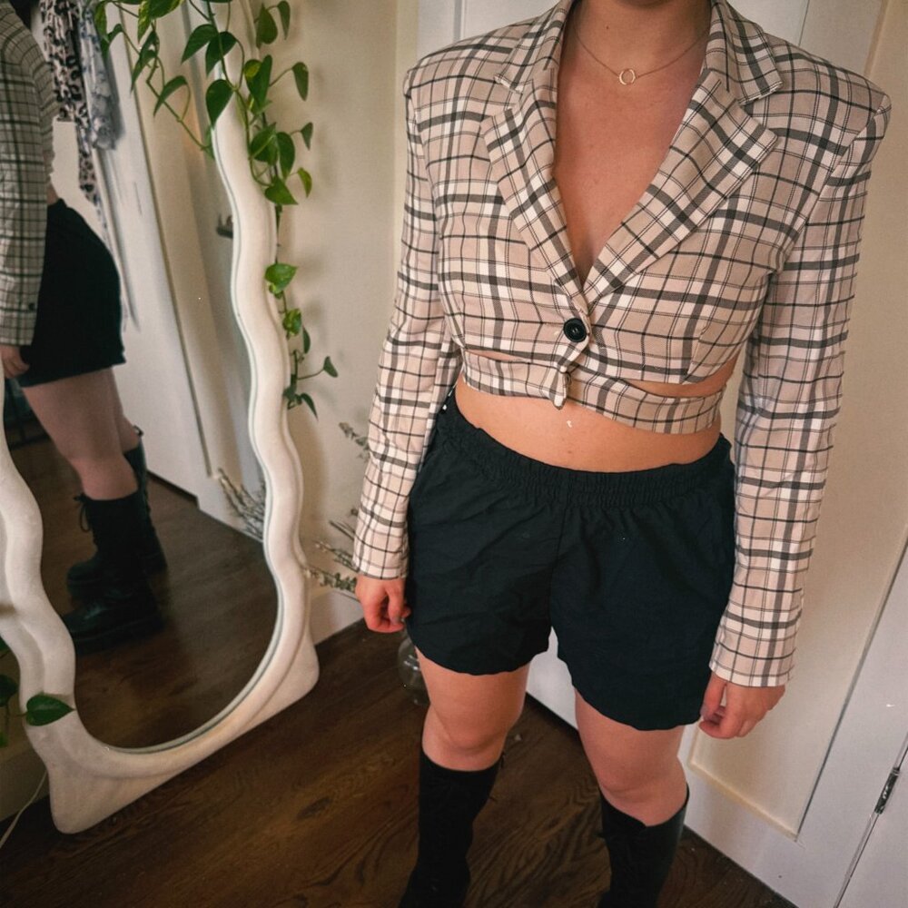 Cropped blazer in beige shades